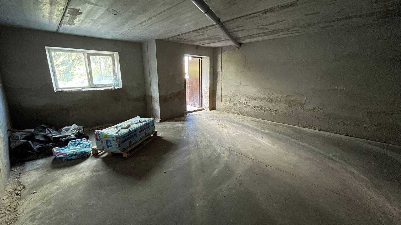Продаж кладових та підвальних нежитлових приміщень  від 10 000 грн/м2