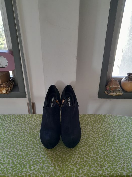 Vendo Sapatos de Senhora muito bonitos como novos