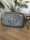 Skórzana torebka Tory Burch czarna na ramię mała