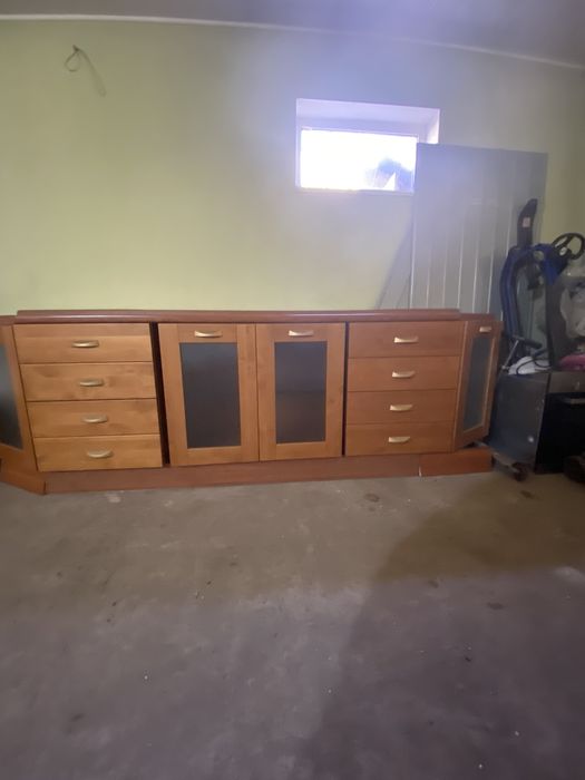 Комод с фасадом из дерева