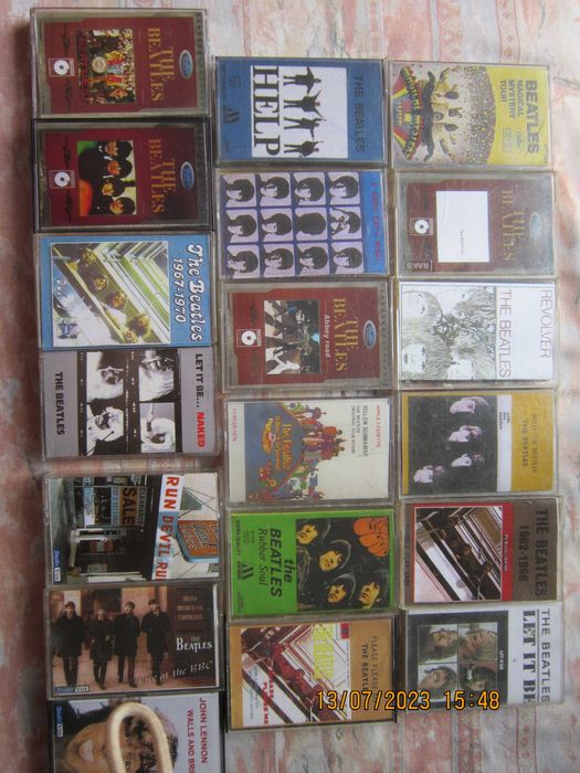 аудіокасети с записом гурту BEATLES