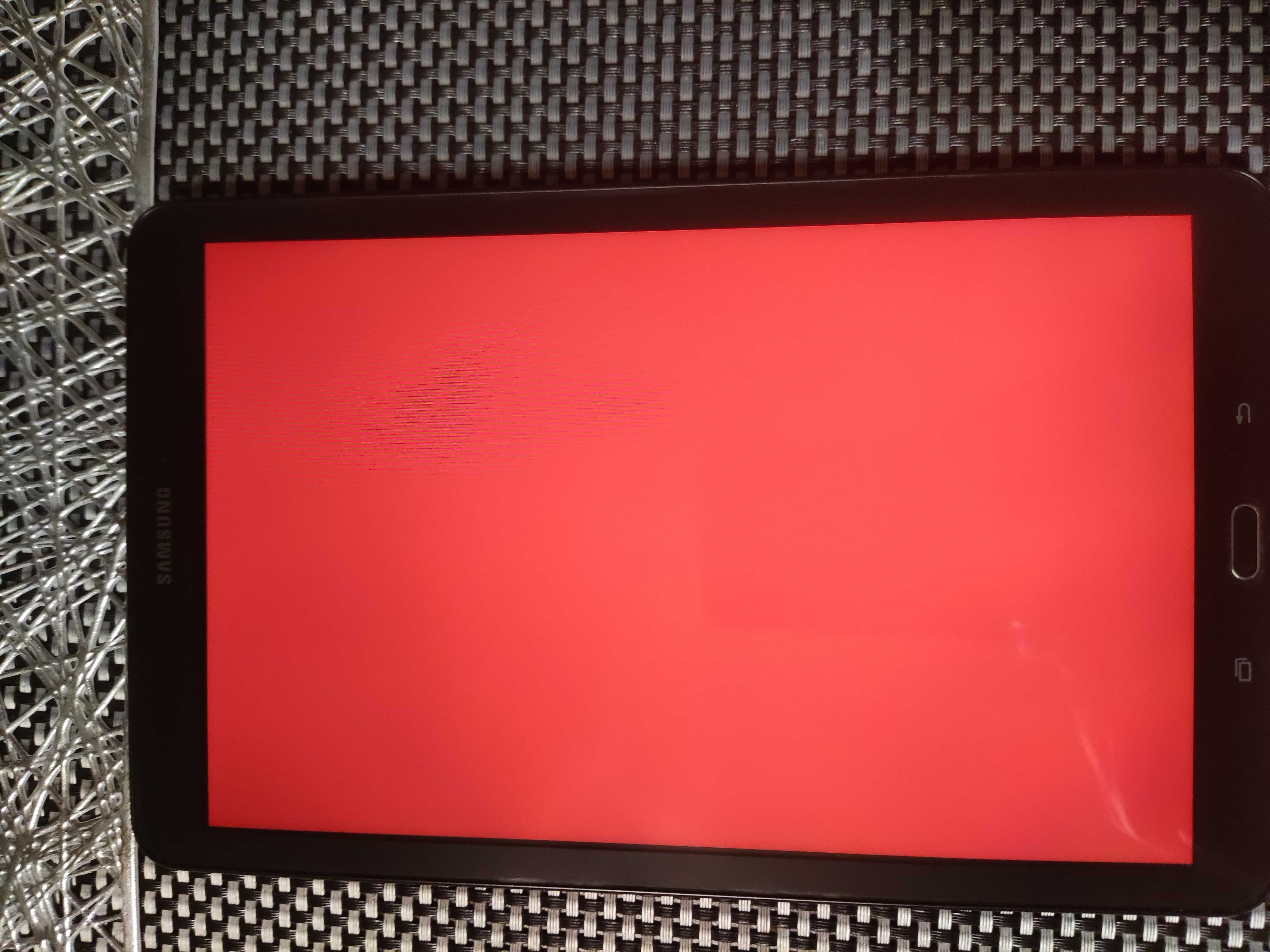 Tablet Samsung Galaxy Tab E 9.6 SM-T560 Wi-Fi czarny