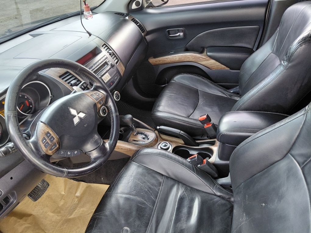 Mitsubishi Otlander XL  2009 3.0авт в Max