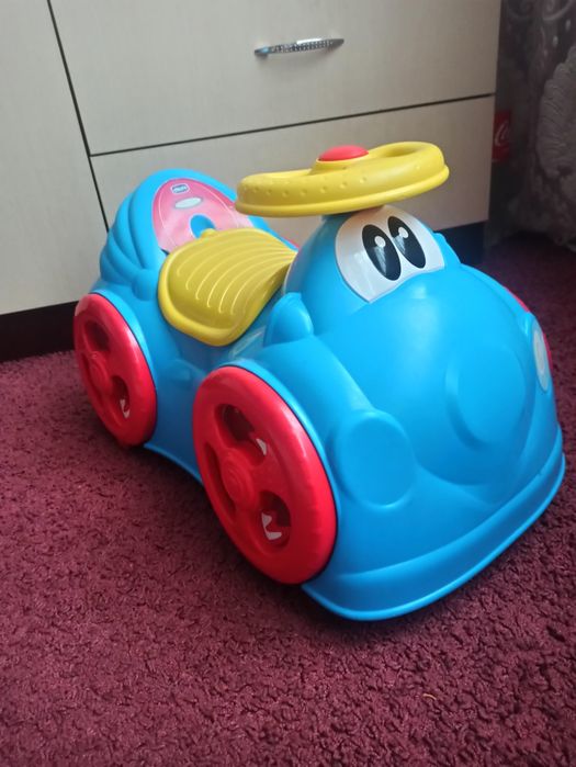 Дитяча машинка толокар chicco