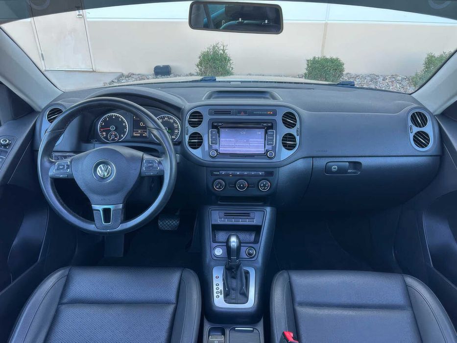 Volkswagen Tiguan SE      2015