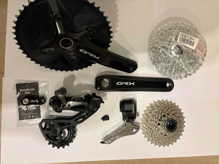 Shimano GRX Di2 korba, blaty aero , przerzutki przód i tył, kasety