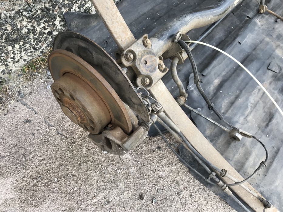 Балка задня VW Caddy  .