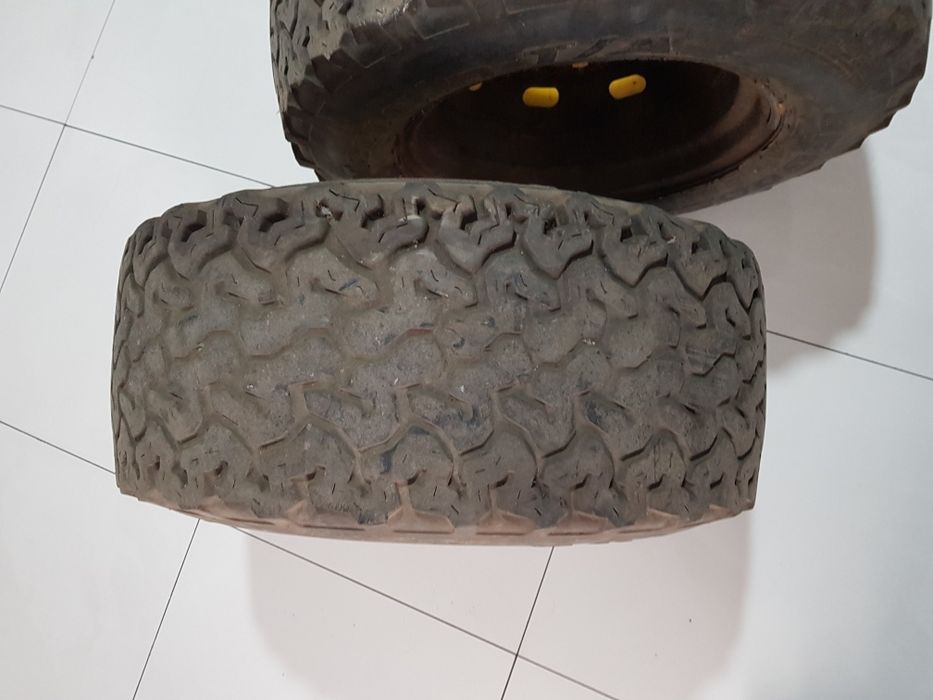 Pneus e jantes em bom estado