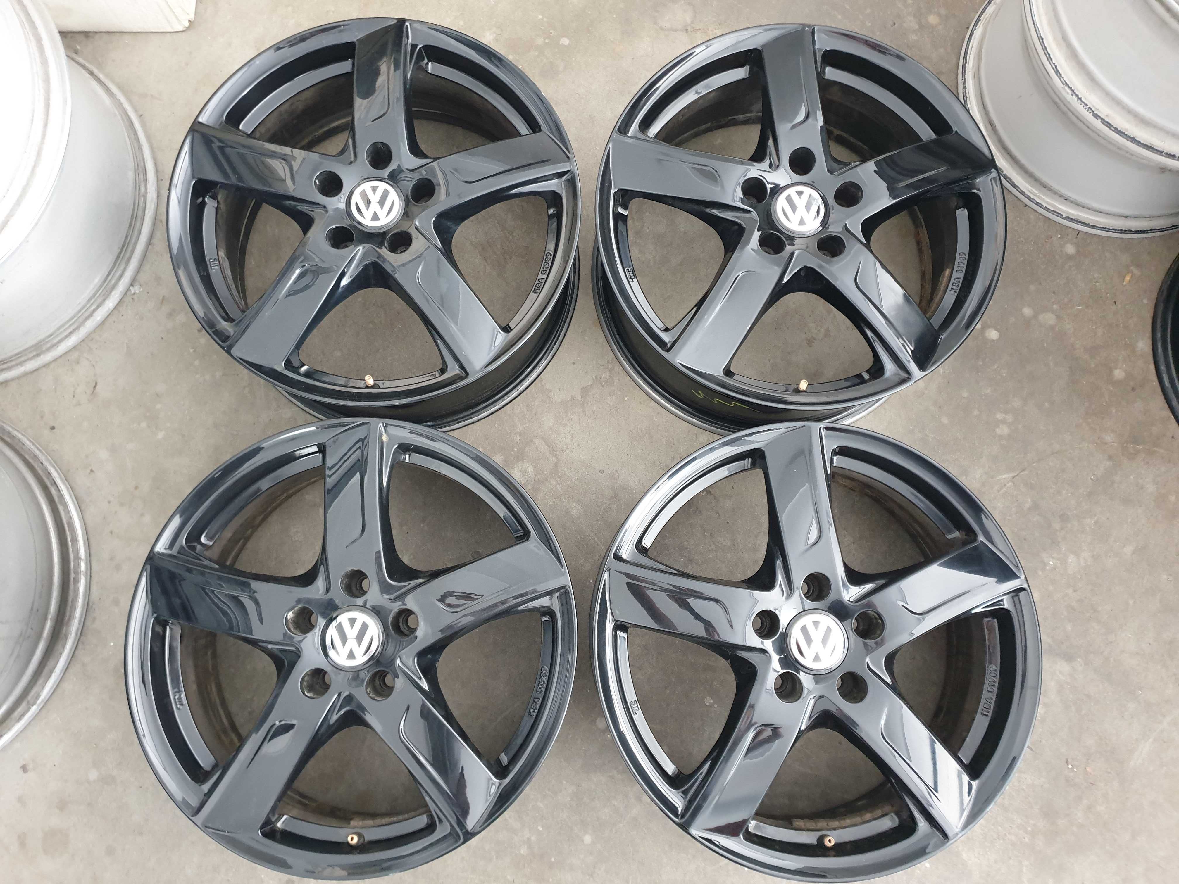 Alufelgi 17" VW Passat B6 B7 B8 Golf VII Caddy Tiguan Touran T4 5x112