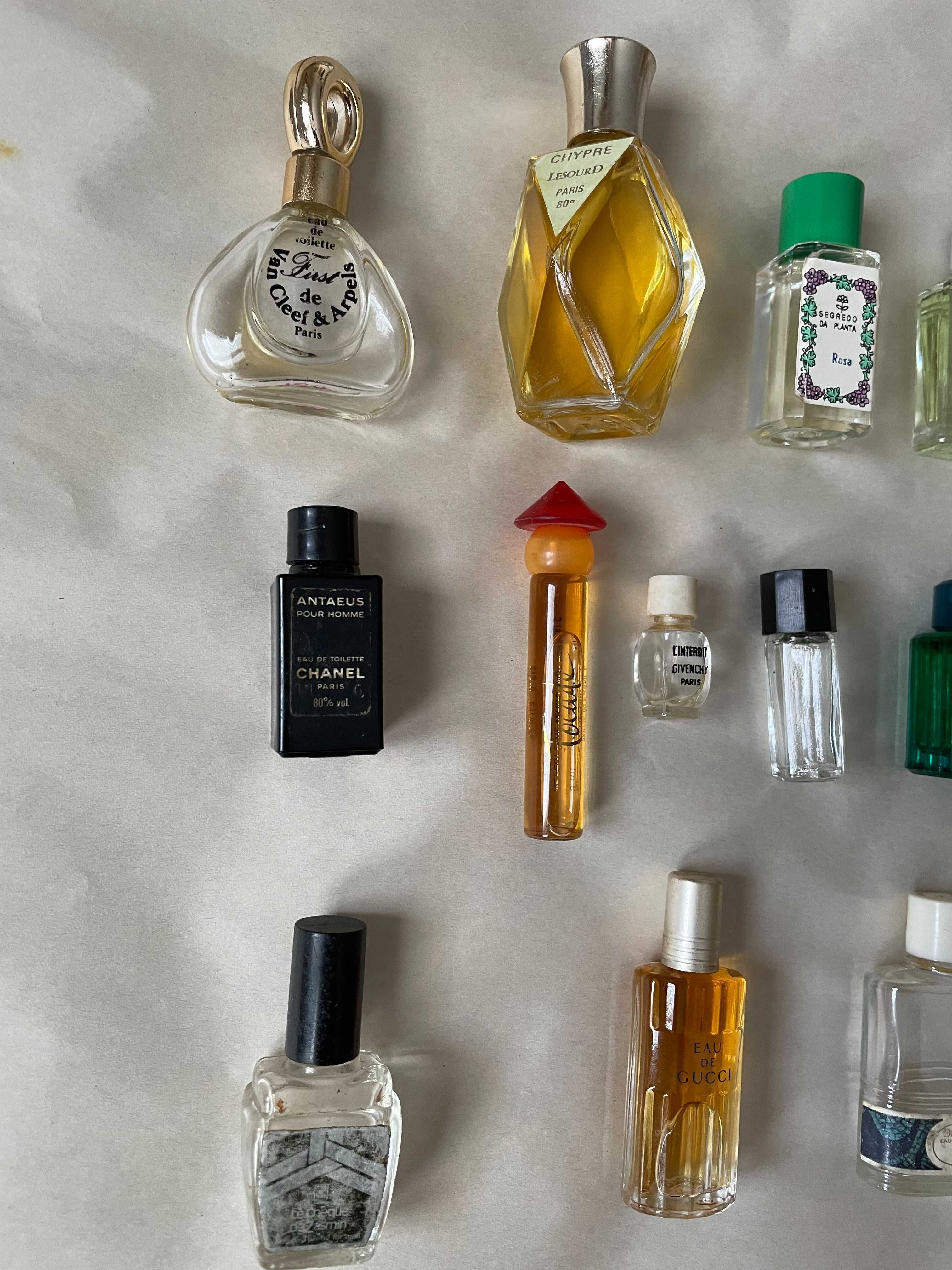 Coleção de miniaturas de perfumes