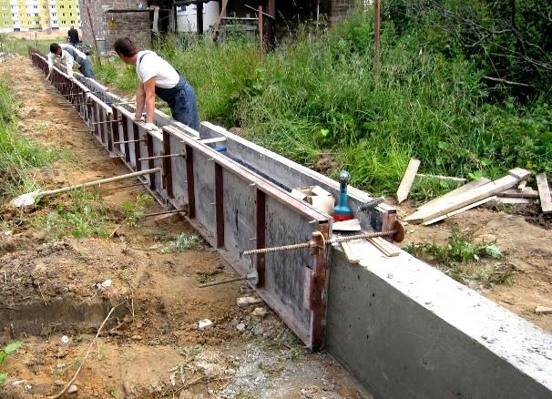 Оренда опалубки під забор і фундамент