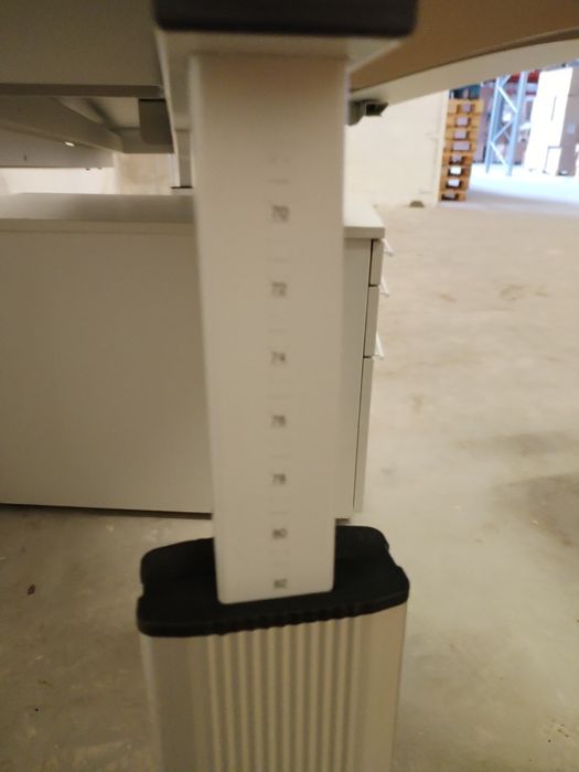 Biurko z regulacją wysokości Kilkadziesiąt szt Dostępne Meble biurowe