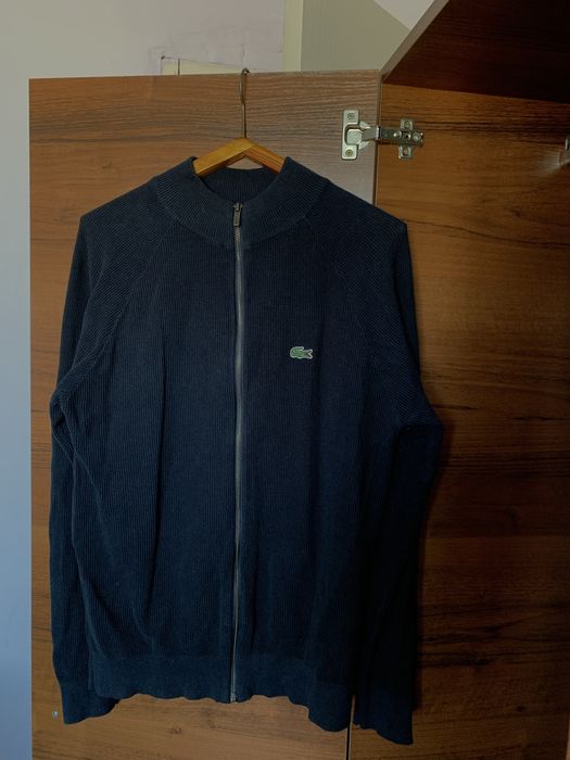 Желетка lacoste, кофта lacoste, вітровка Rab, шарф Versace.