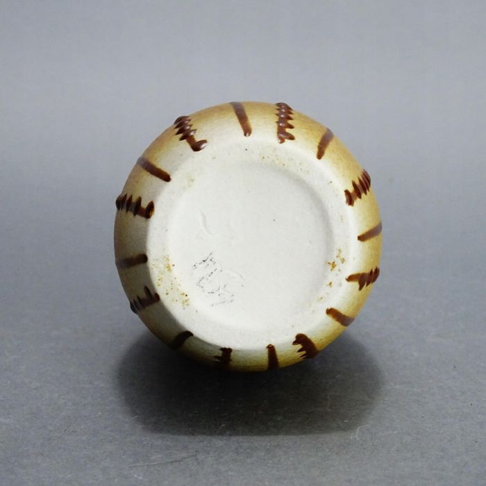 łużyce ręcznie wykonany wazonik ceramiczny