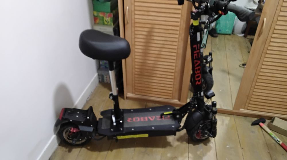 Scooter elétrico de alta velocidade marca fieabor