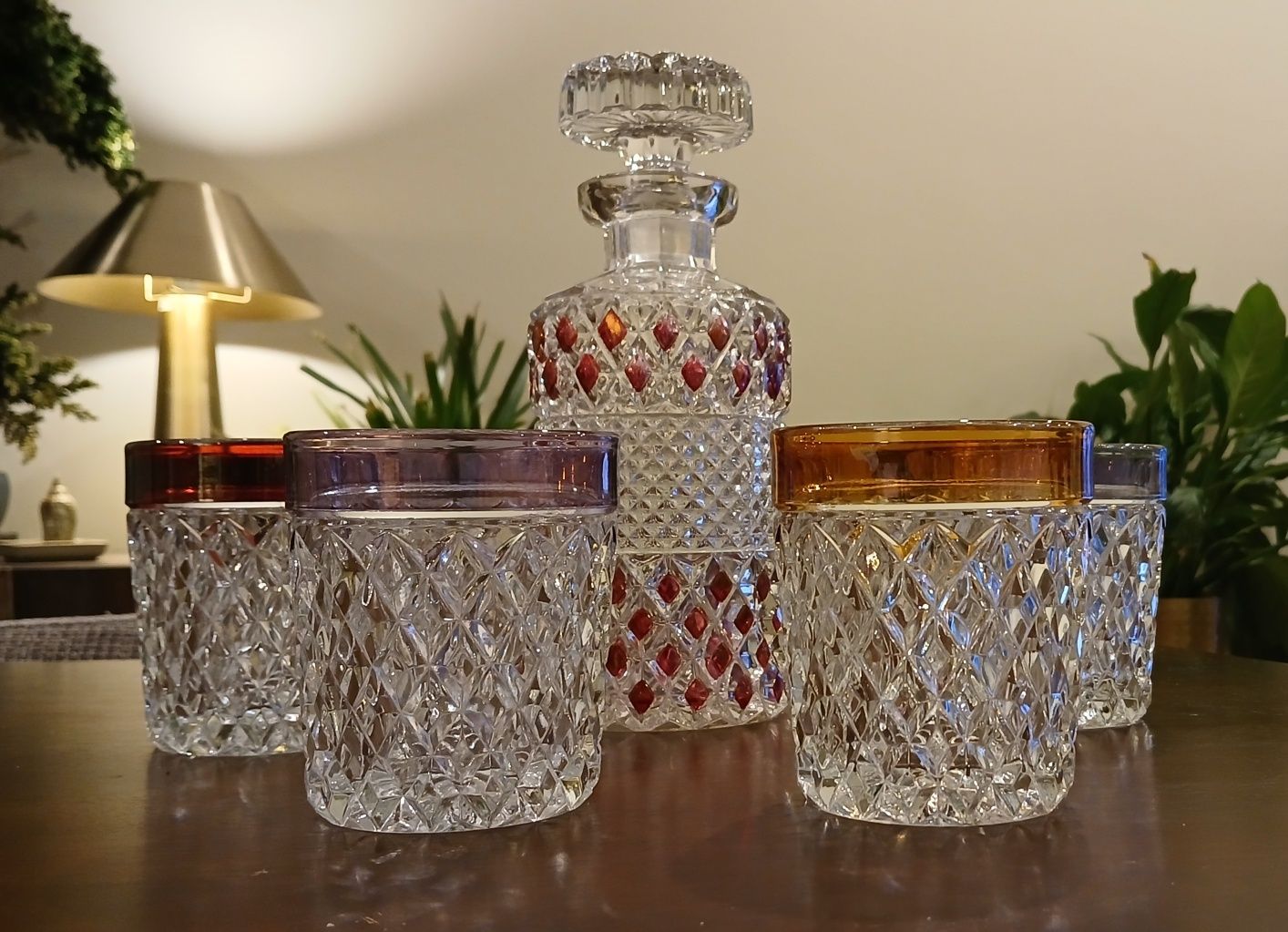 Conjunto de 4 copos e garrafa de whisky inglês
