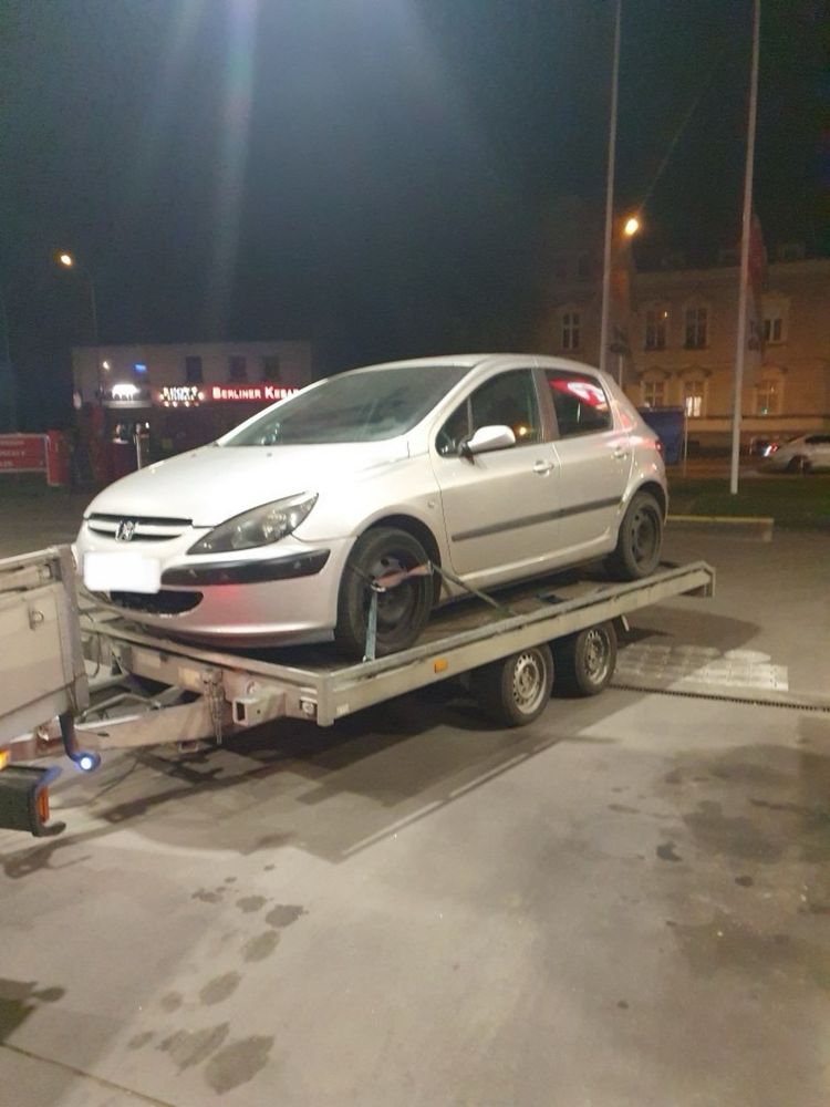 Peugeot 307 2.0 hdi 5 drzwi Hatchback srebrny kod EZR na części