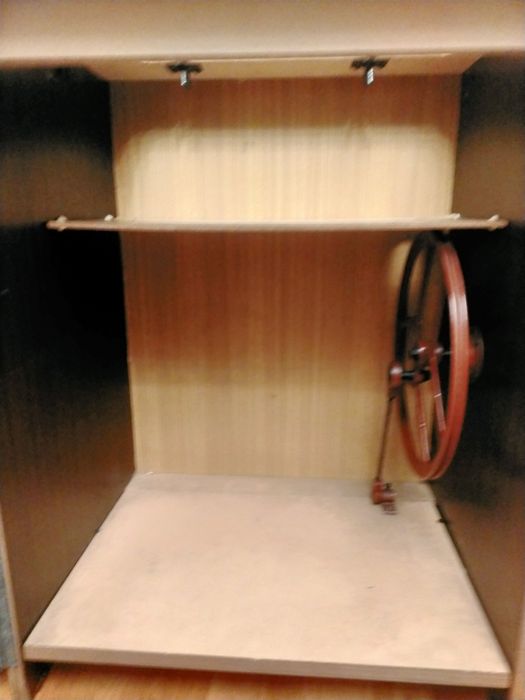 Szafka na maszynę do szycia