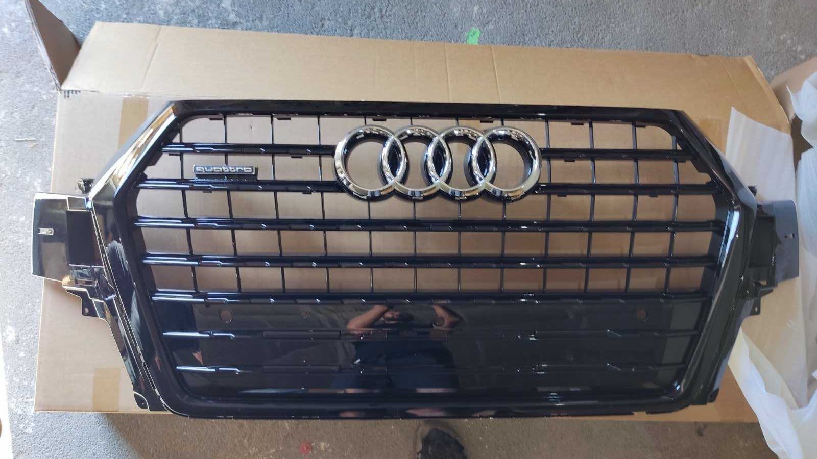 Audi Q7 4M0 Решетка Радиатора Черный Глянец BLACK 2016-2019 Эмблема