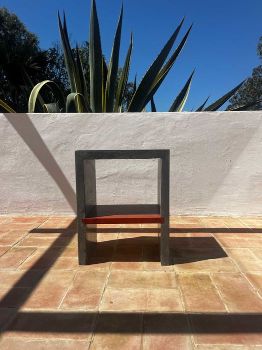 Mesa de cimento e madeira concrete and wooden table