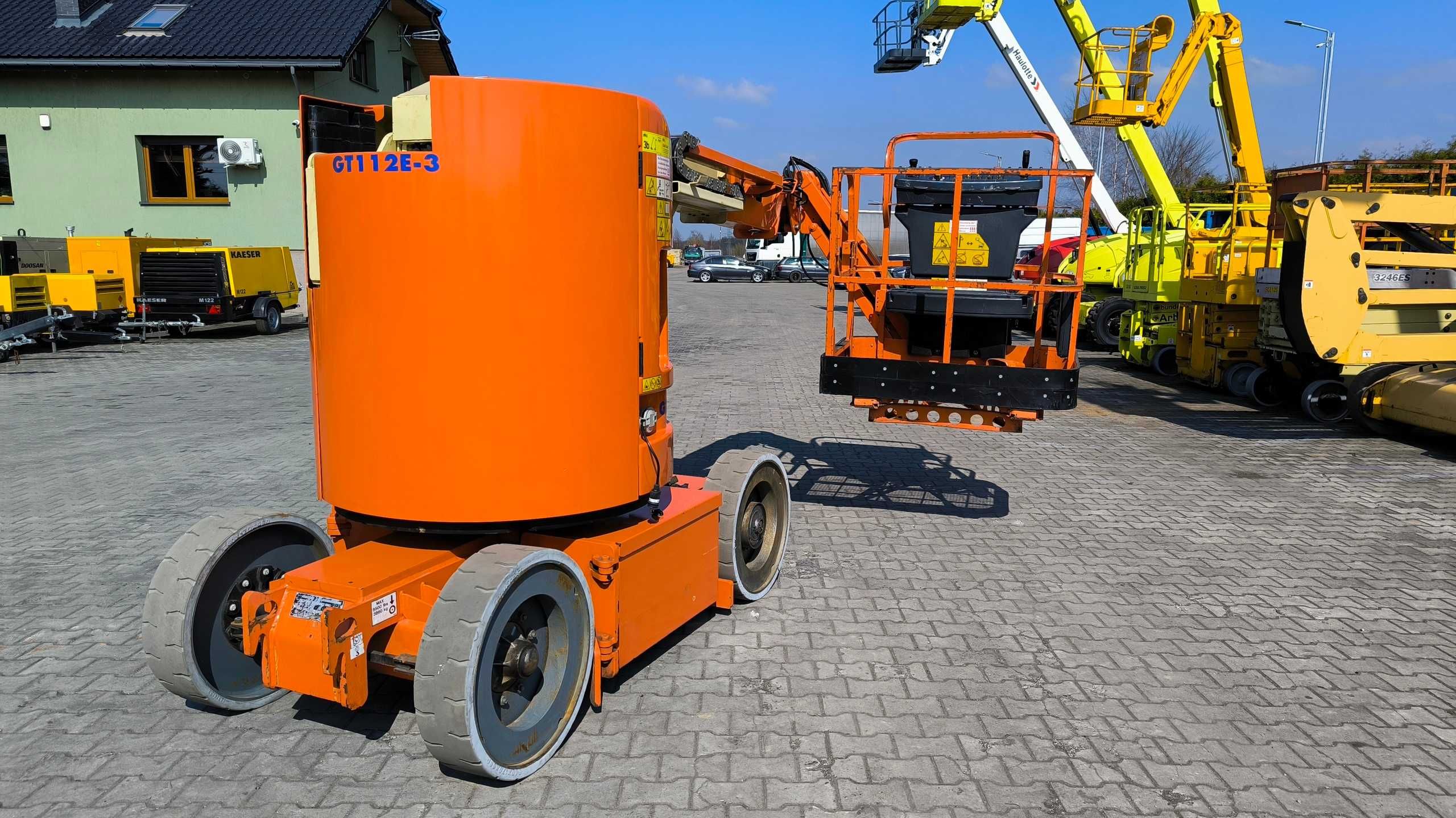 Podnośnik koszowy elektryczny JLG E300 AJP rok 2007 cena 44900 netto