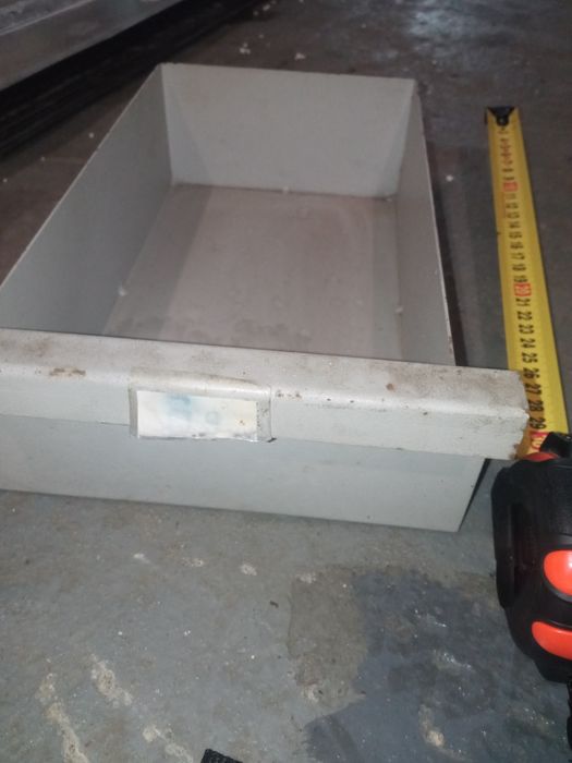 Металеві шухляди