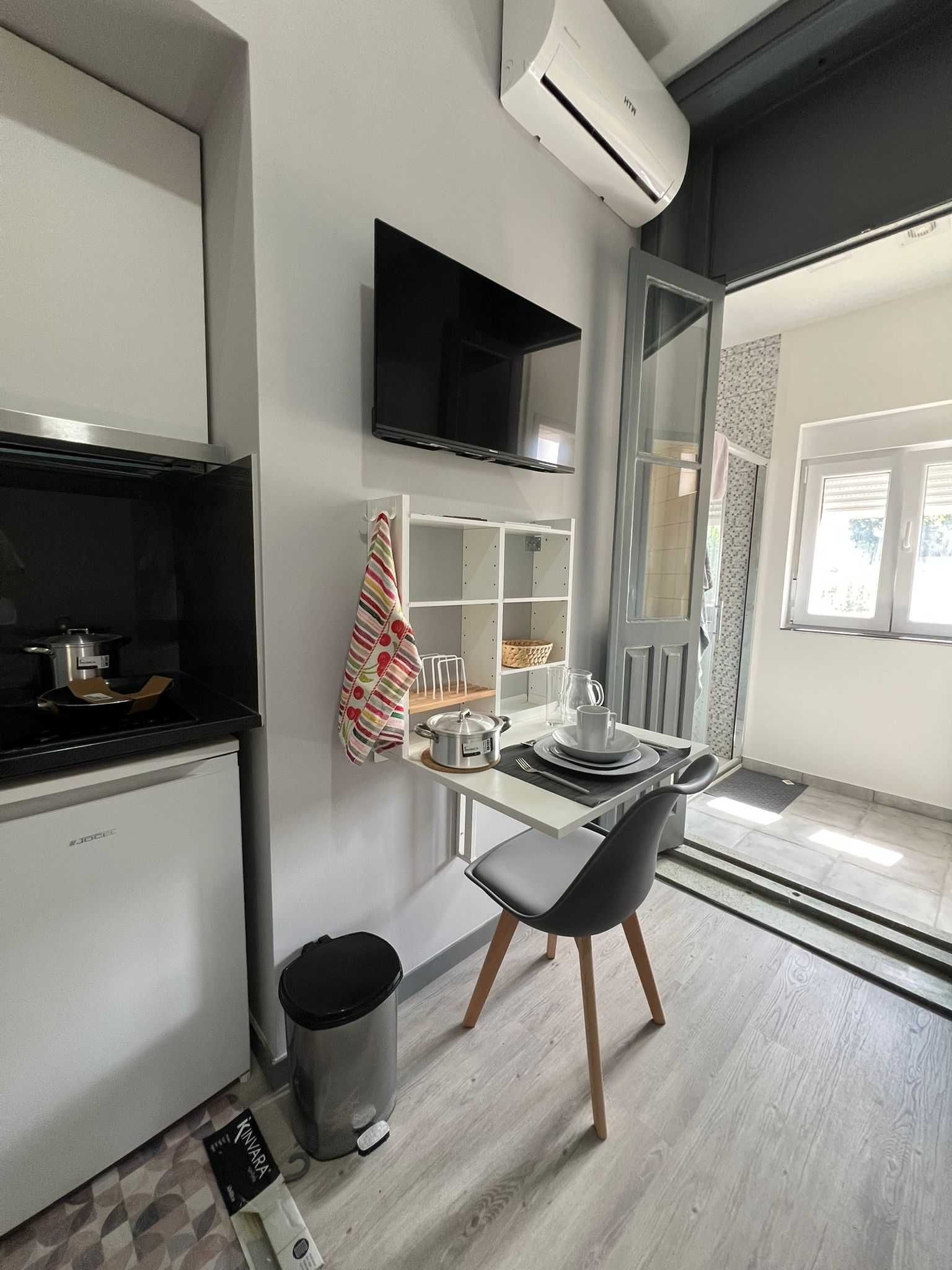 Quarto com cama de solteiro num apartamento de 3 quartos