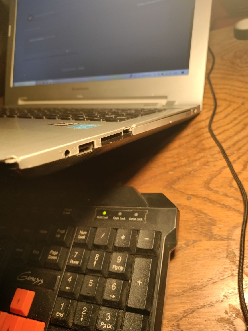 Laptop Lenovo Intel Core i3-500U 2.00GHz  ×2.00GHz pamięć 8,00GB