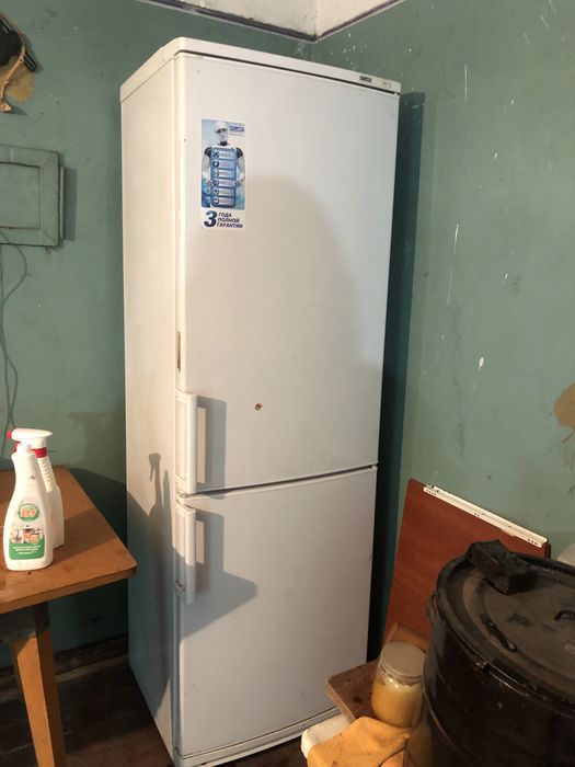Продам двухкамерный холодильник Атлант!