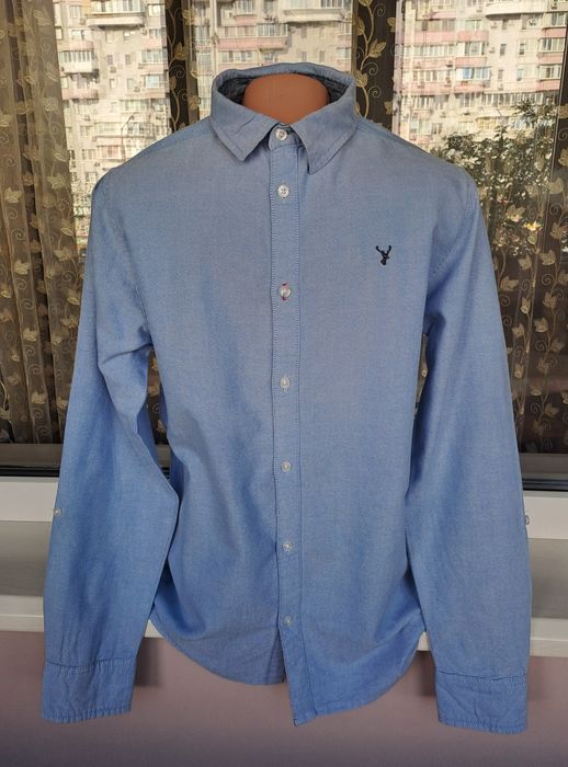 Сірі джинси та блакитна сорочка сорочка з довгим рукавом 158  см