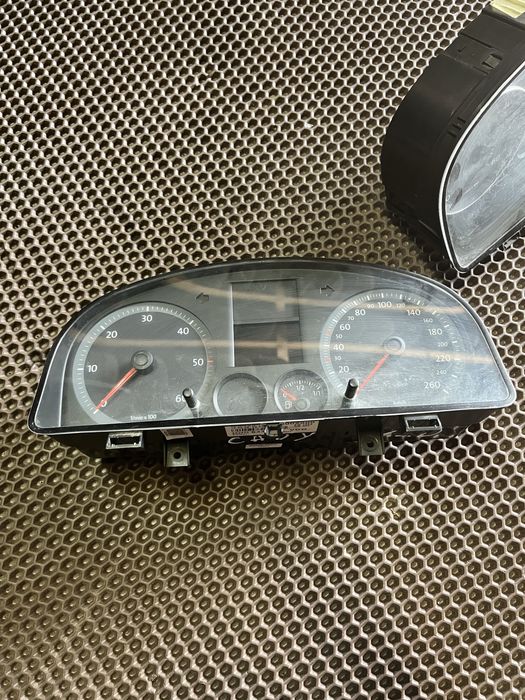 Панель приладів Volkswagen Touran Caddy 1.9 TDI