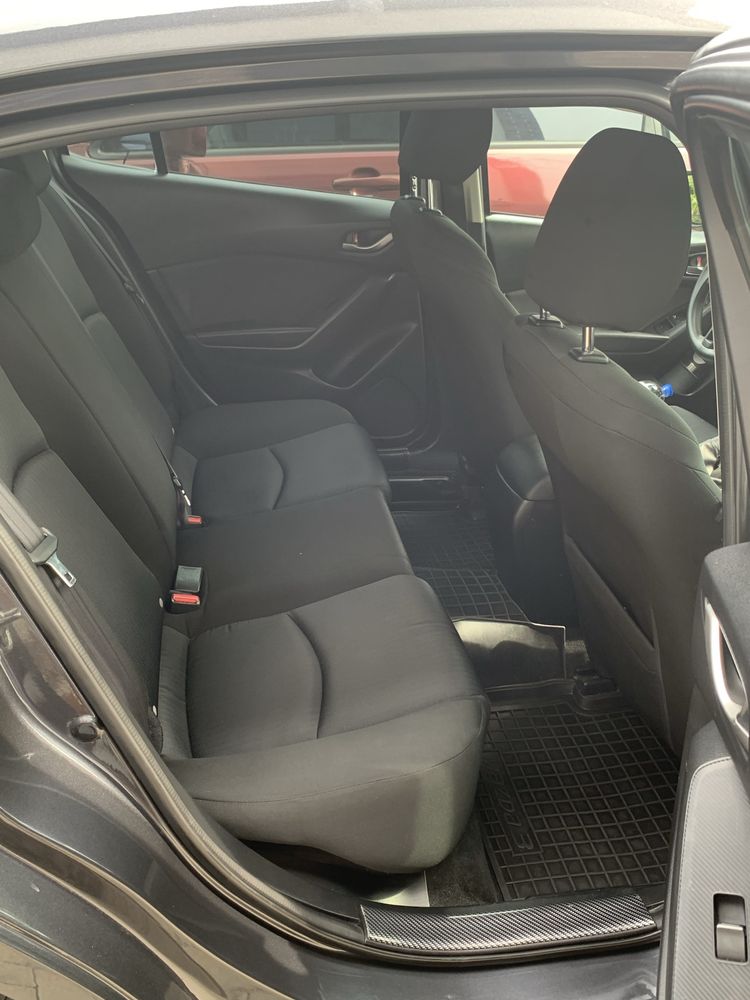 MAZDA 3 2015 року
