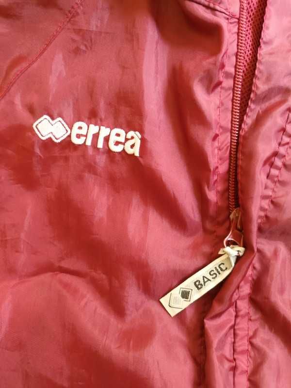 Czerwona kurtka przeciwdeszczowa dziecięca marki Errea rozmiar S 38