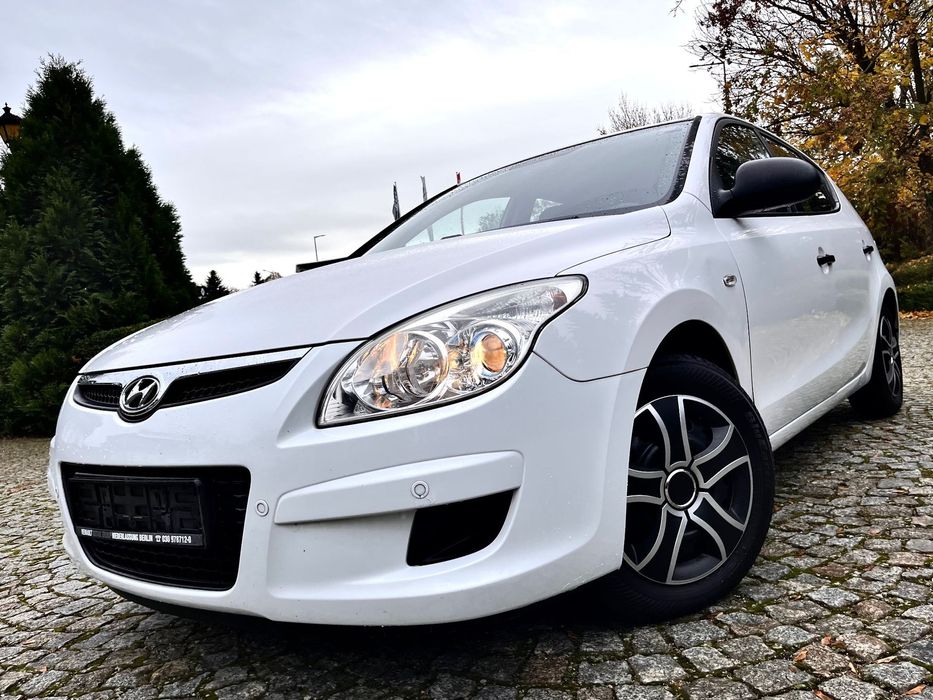 Hyundai I30 1.4-109KM-5Drzwi-CLIMA-SOCZEWKA-NoweOPONY-2PDC-isofix-SERWIS-SuperStan