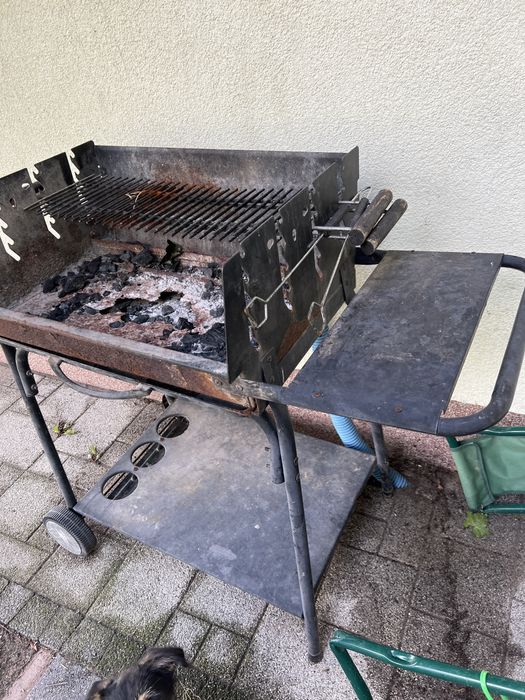 Duzy grill ogrodowy