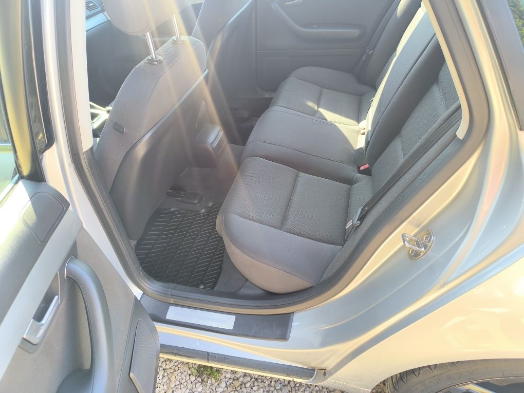 Audi a4 b7 2,0 TDI 140 km klima Xenon Alus 18 6 biegów