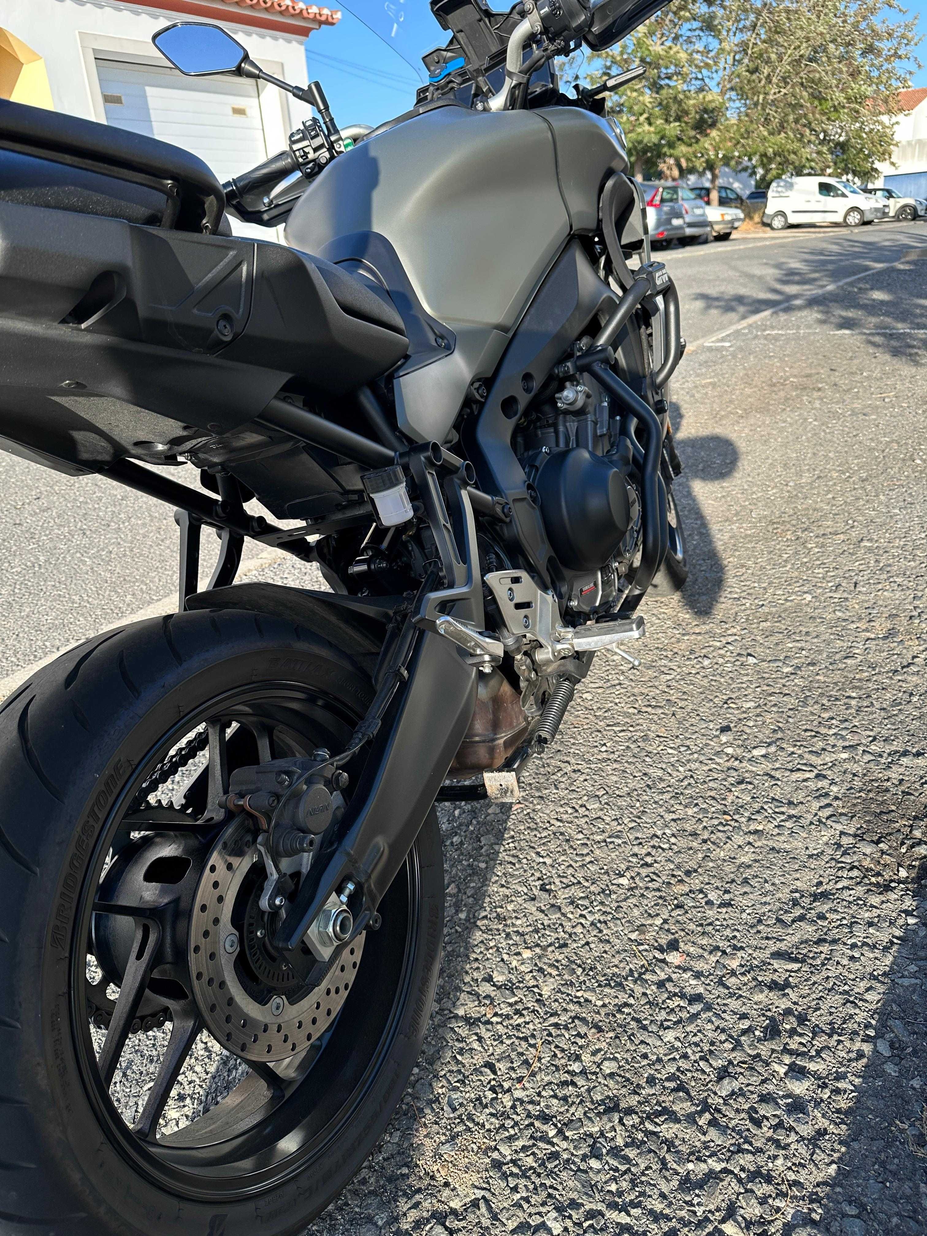 Yamaha Tracer 9 .