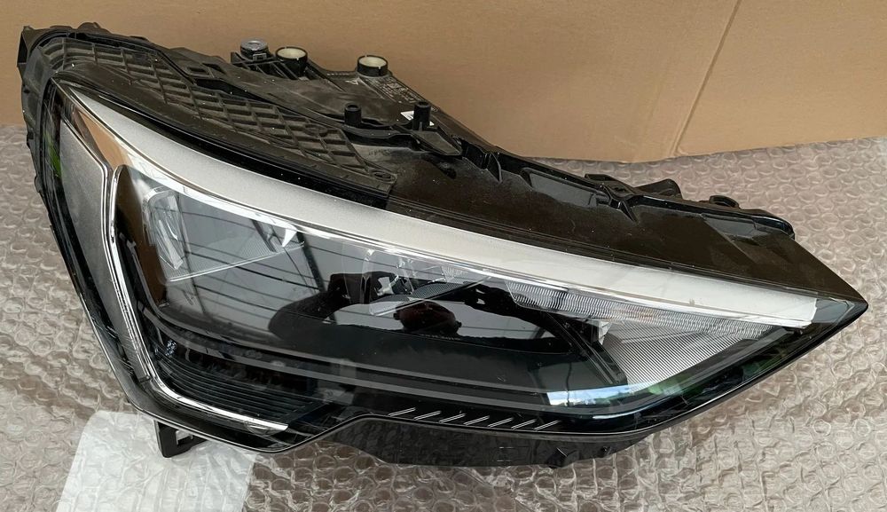 Audi Q3 83A reflektor prawy lampa led dioda 83A941012