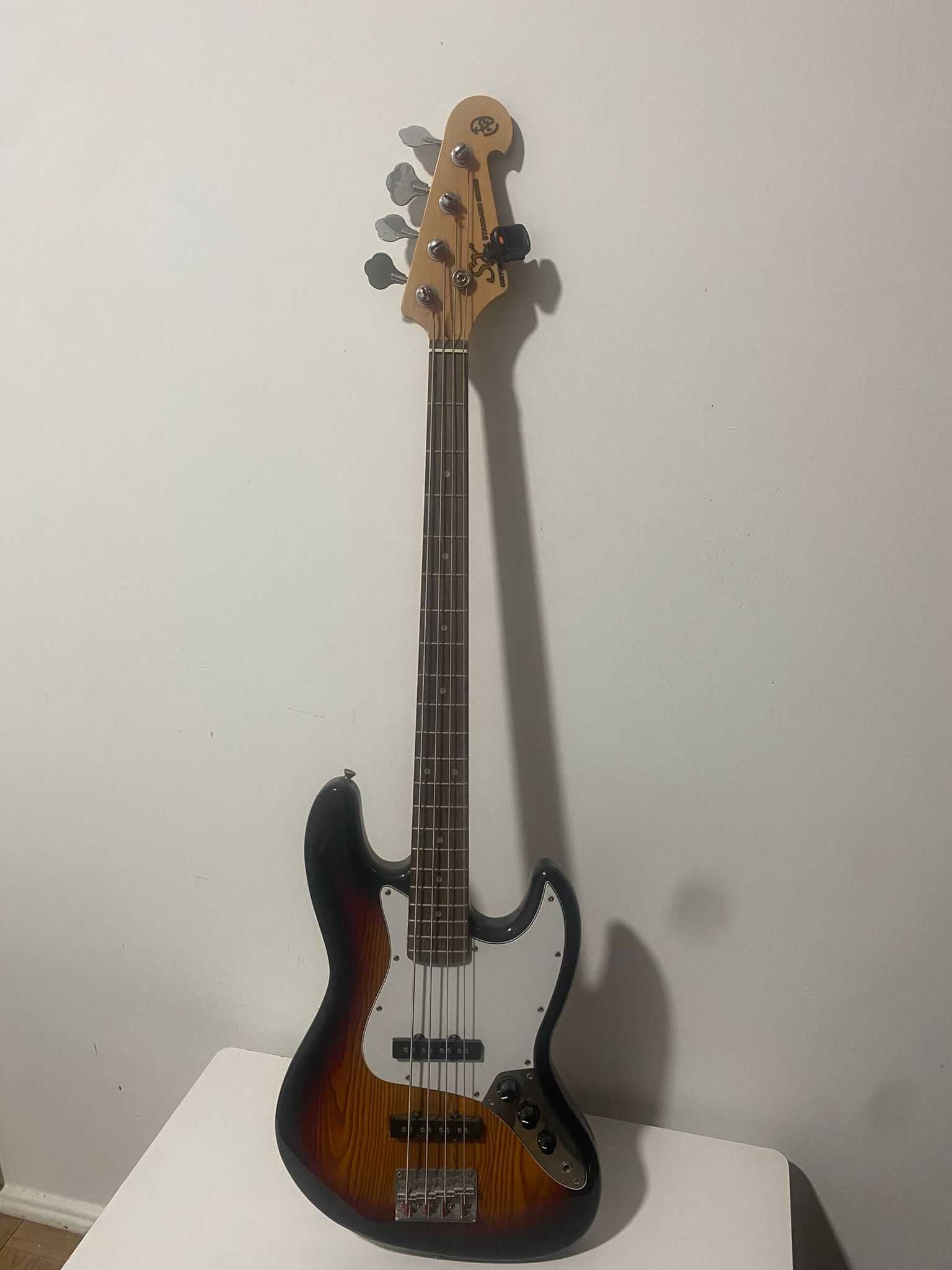 Baixo SX (inspirado no Fender Jazz Bass)