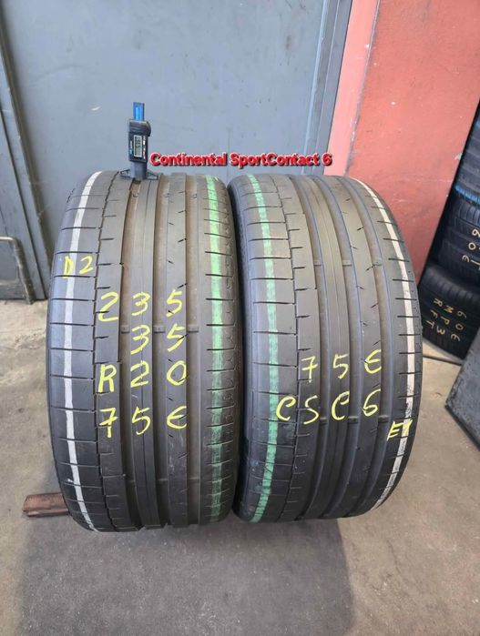 8 Pneus 235/35R20