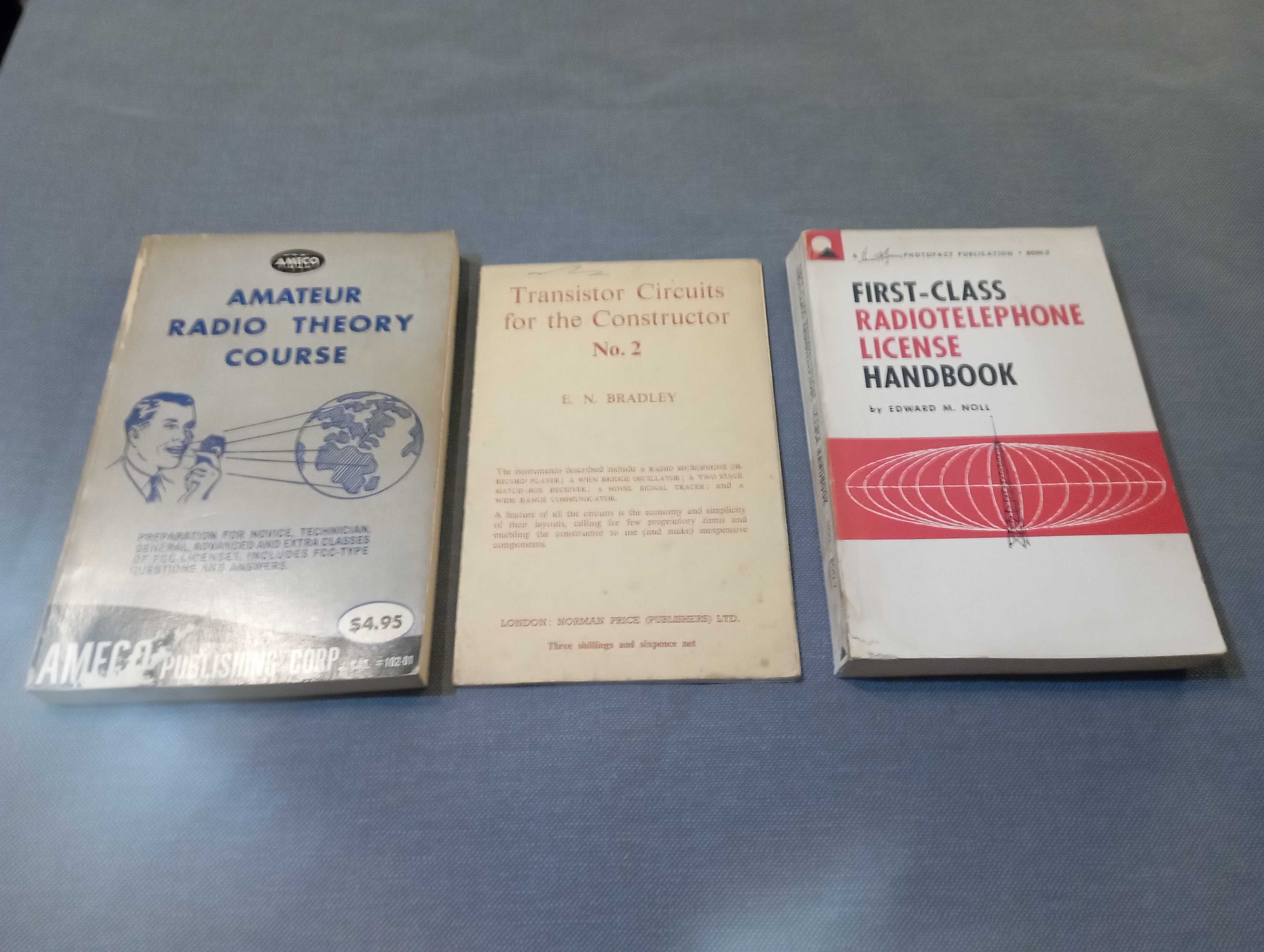 Lote de 3 Livros sobre radios antigos  (2 + 1 Booklet)