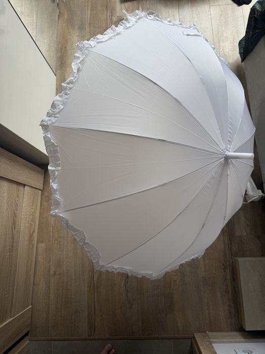 Bialy parasol duzy