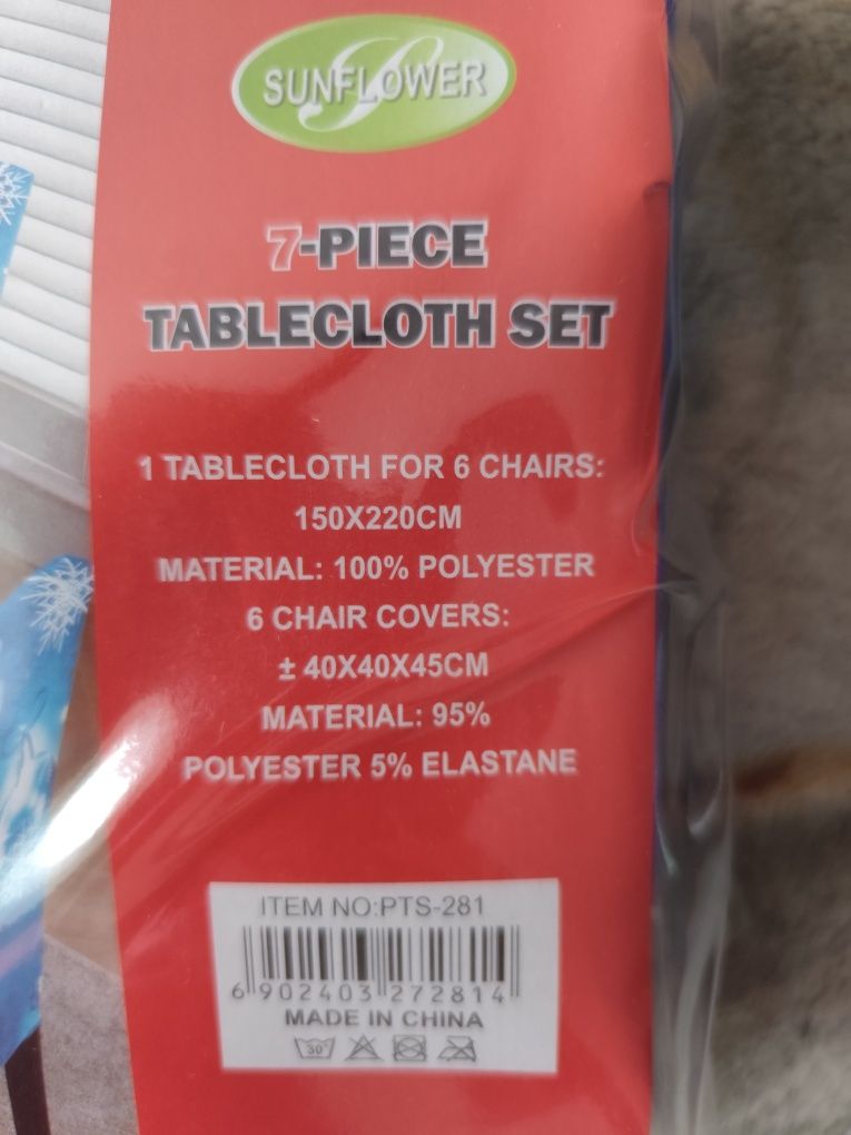 Świąteczny Obrus + pokrowce na krzesła