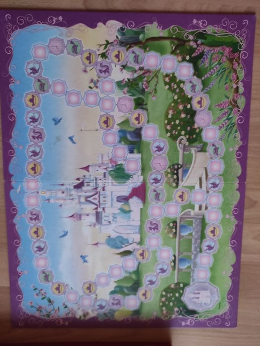 Gra planszowa Królowa Balu firmy Trefl