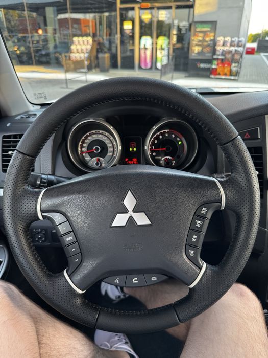 MITSUBISHI Pajero 2012 3.2 дизель 1 хозяин