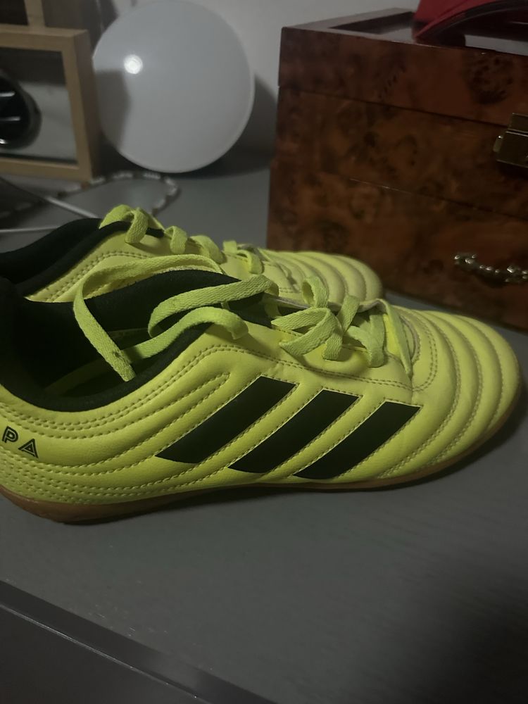 Chuteiras adidas 37