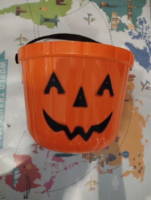Vendo balde de Halloween