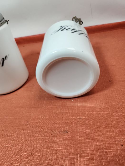 Dwa stare przedwojenne pojemniki na kawę i cukier