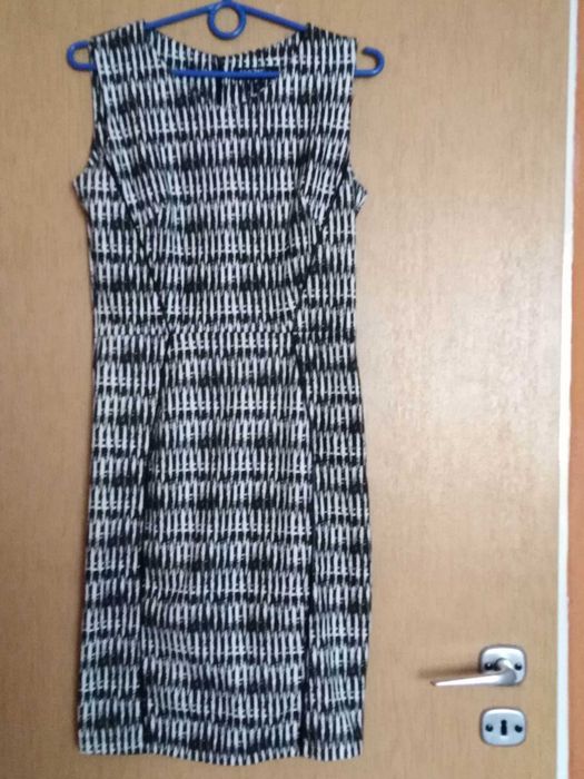 Sukienka w rozmiarze S