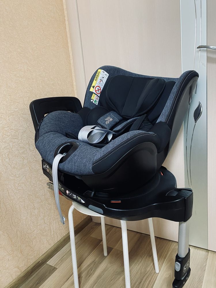 Автокресло Britax-Romer DUALFIX i-SIZE Blue Marble с рождения до 4 лет